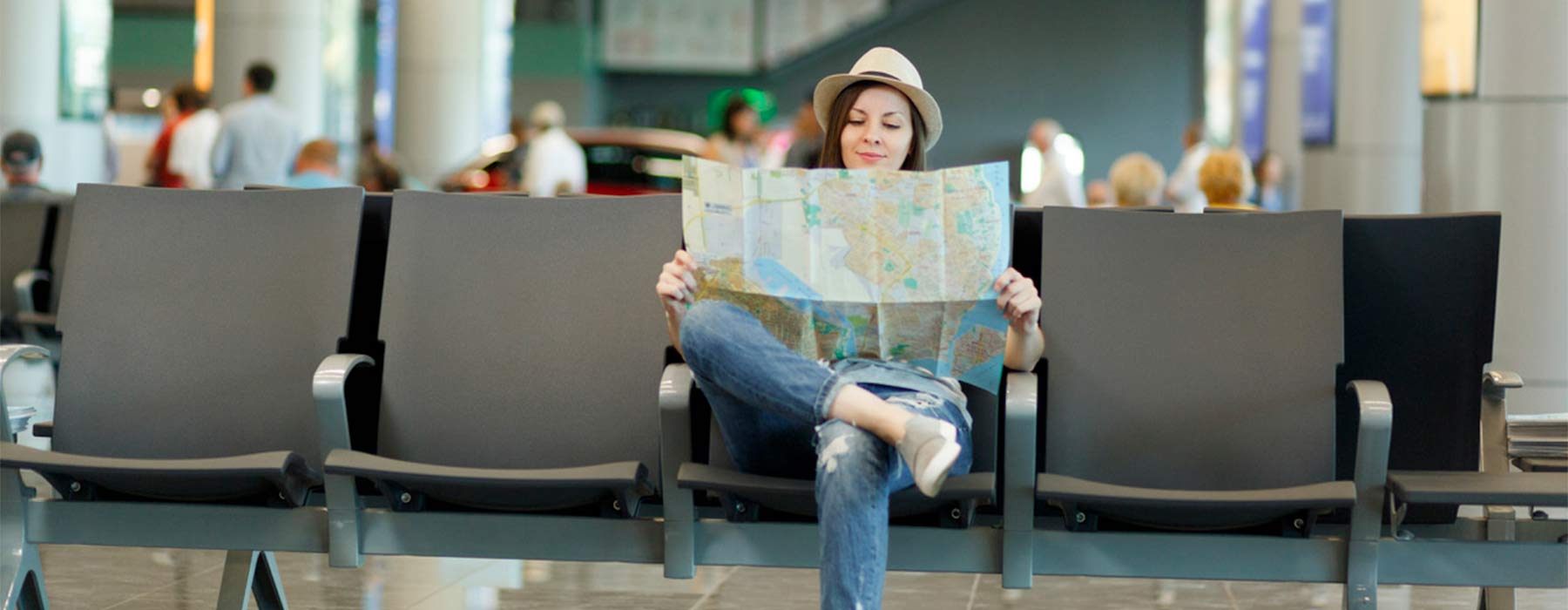 Femme à l'aéroport